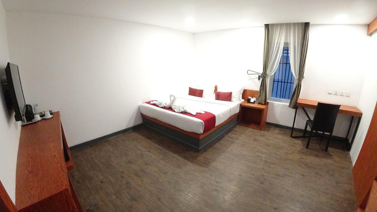 Hotel Records Phnom Penh Eksteriør bilde