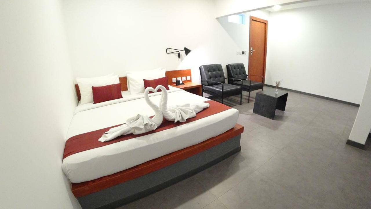 Hotel Records Phnom Penh Eksteriør bilde